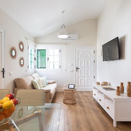Homeforguest Modern And New Beachfront Apartment ลาโอลีวา ภายนอก รูปภาพ