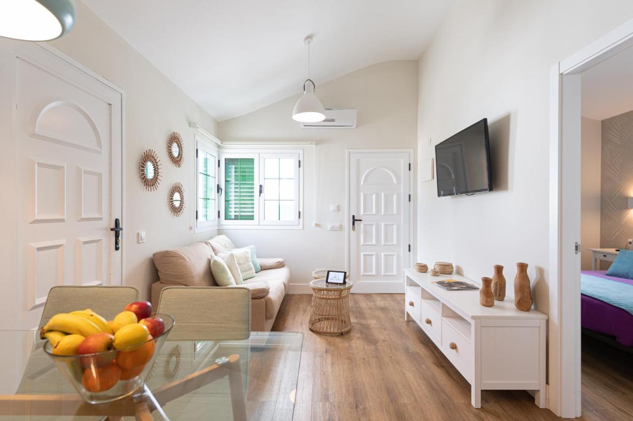 Homeforguest Modern And New Beachfront Apartment ลาโอลีวา ภายนอก รูปภาพ
