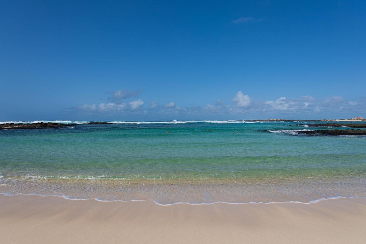Homeforguest Modern And New Beachfront Apartment ลาโอลีวา ภายนอก รูปภาพ