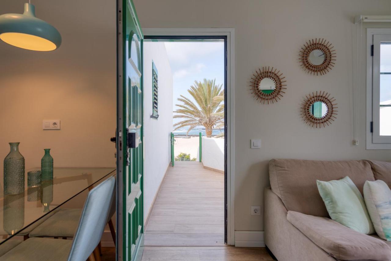 Homeforguest Modern And New Beachfront Apartment ลาโอลีวา ภายนอก รูปภาพ